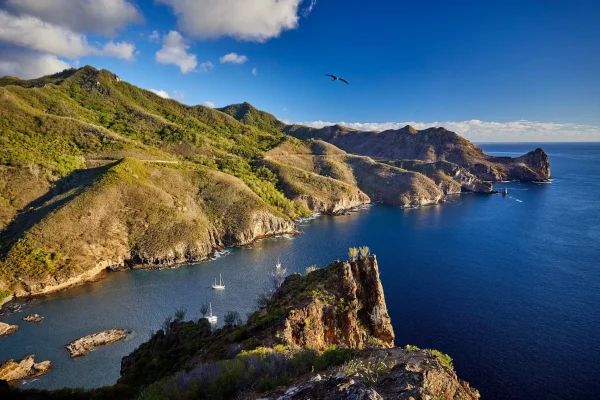 Vue sur Ua Pou, la baie Vaiehu_© Bertrand Duquenne