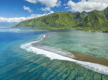 La vague de Teahupoo ©Grégoire Le Bacon LionAiles