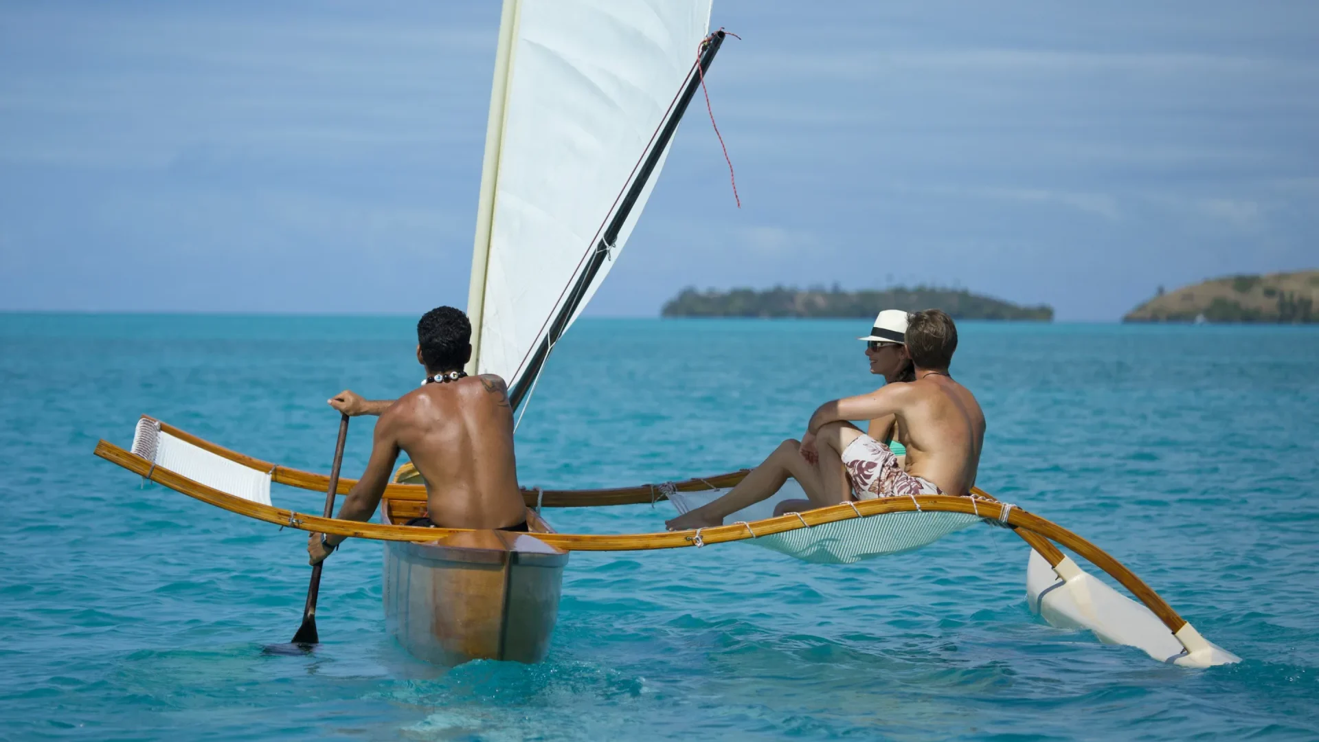 Initiation à la pirogue à voile traditionnelle © Tahiti Tourisme