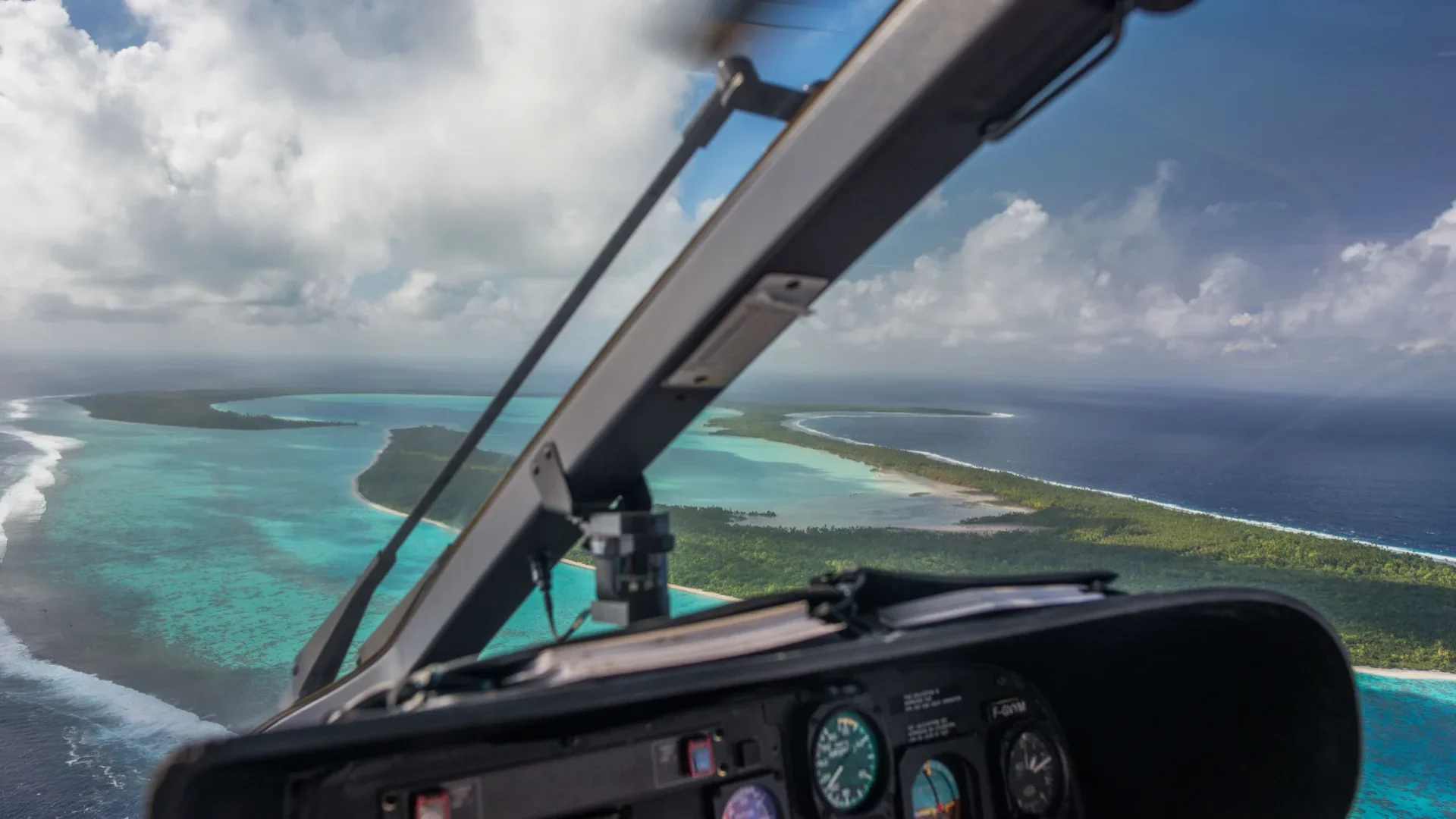 Tupai vue depuis l'hélicoptère © Hino Itaru