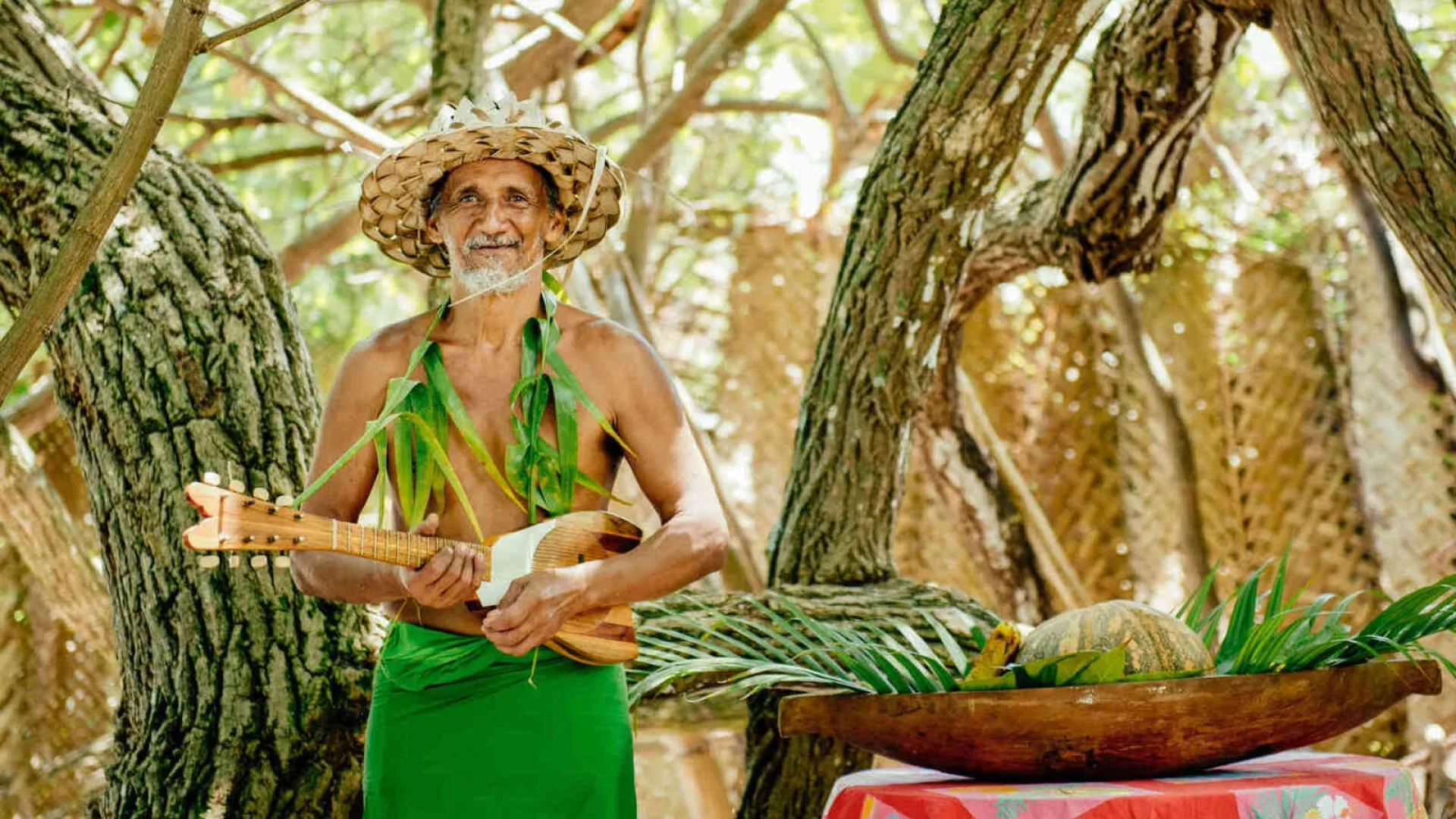 Musicien avec son Ukulele de Moorea © Hélène Havard