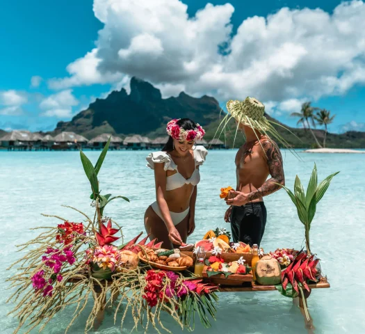 Petite déjeuner romantique à Bora Bora © Tahiti Tourisme