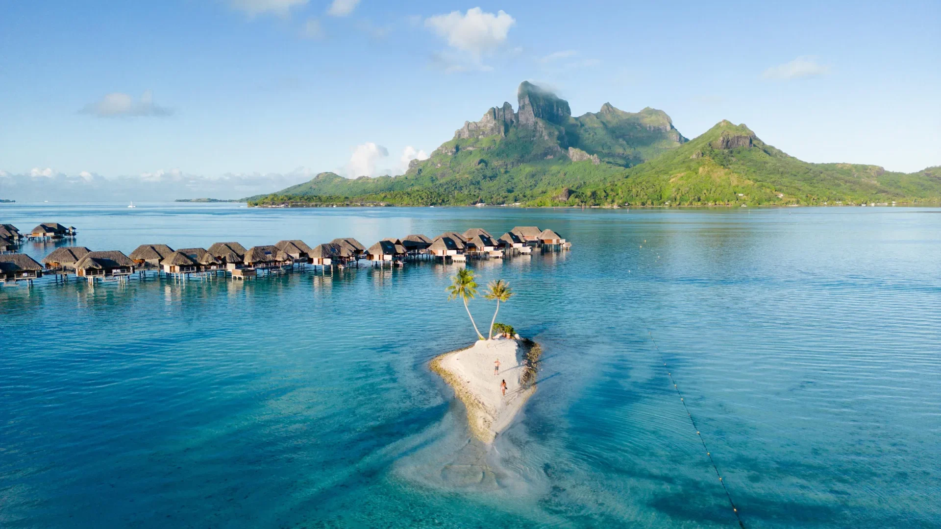 Vue sur le lagon de Bora Bora (cover) © Flying World Pictures