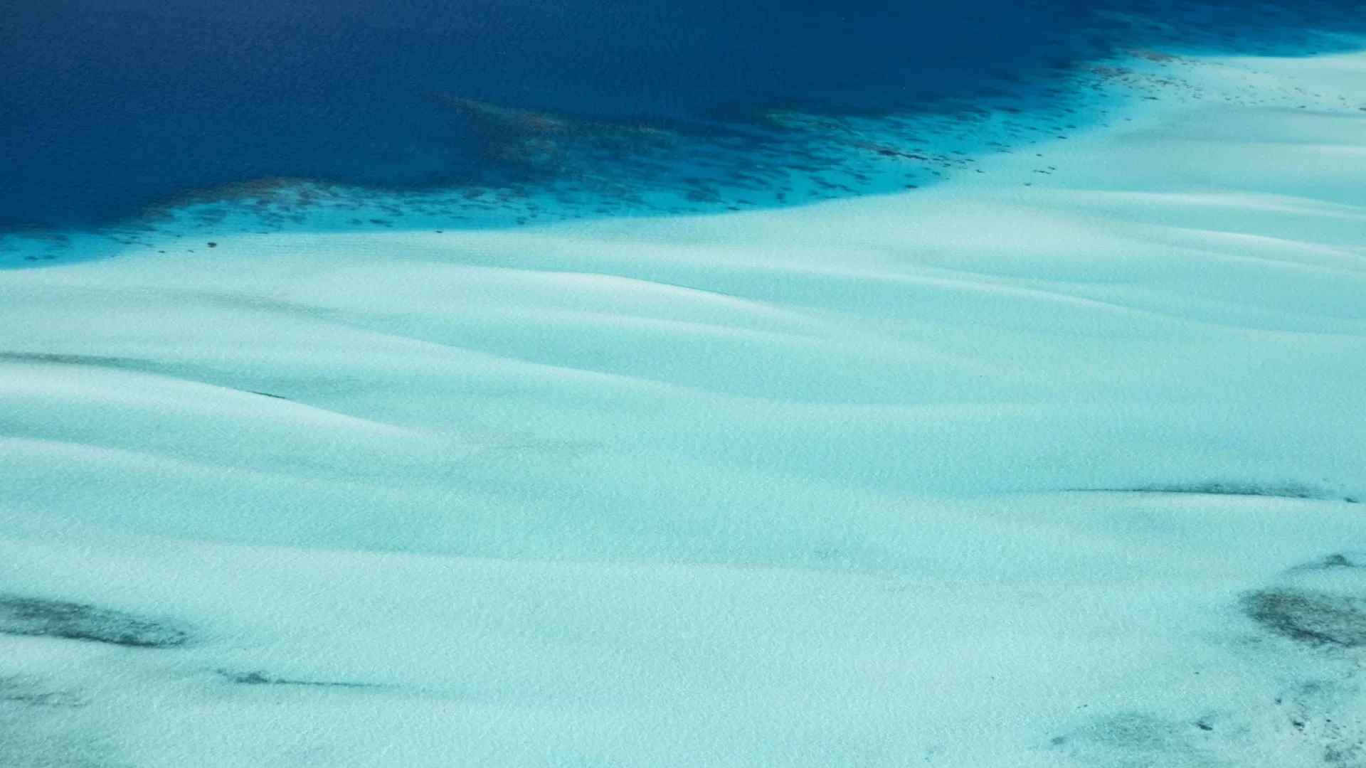 Les lagons de Tahiti Et Ses Îles, le plus grand terrain de jeux nautiques ©Grégoire Le Bacon Tahiti Nui Helicopters-6082x4054 (1)