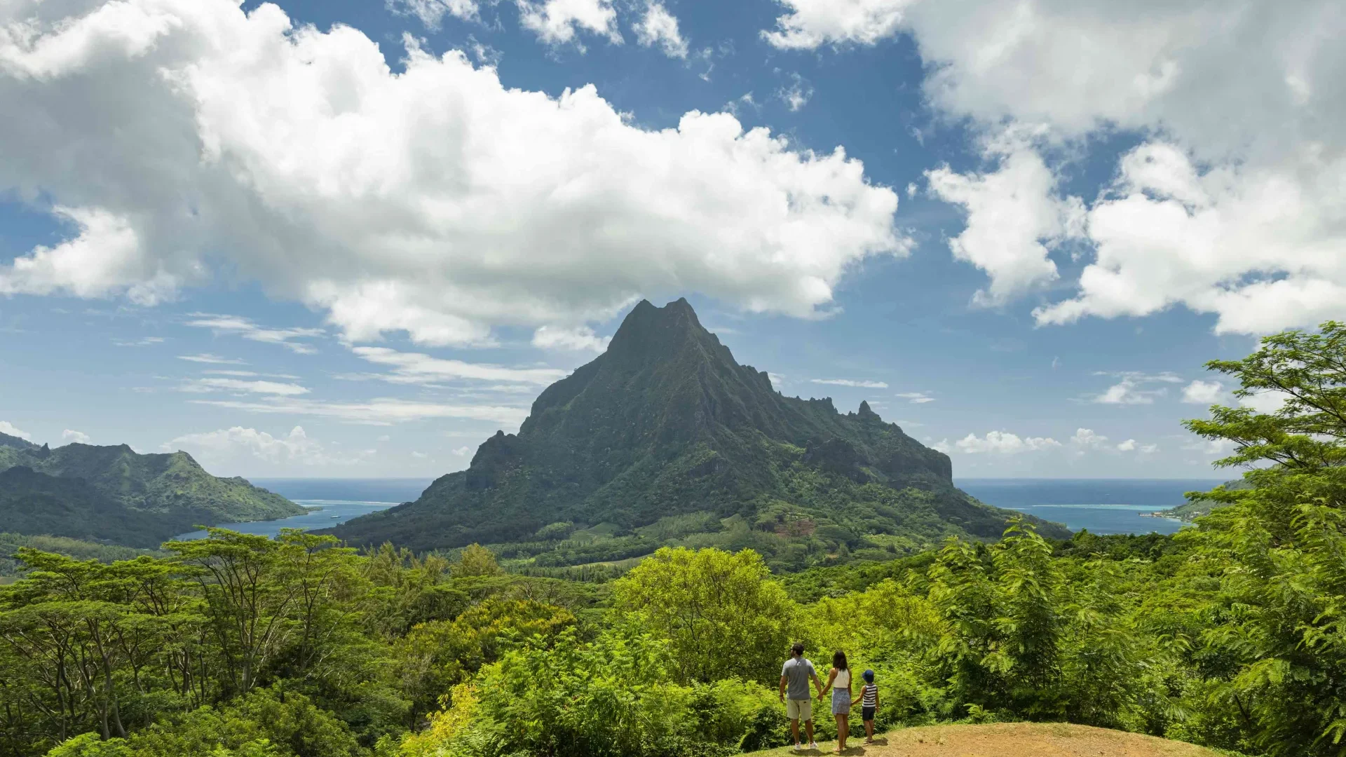 Vue sur les 2 baies de Moorea© Grégoire Le Bacon