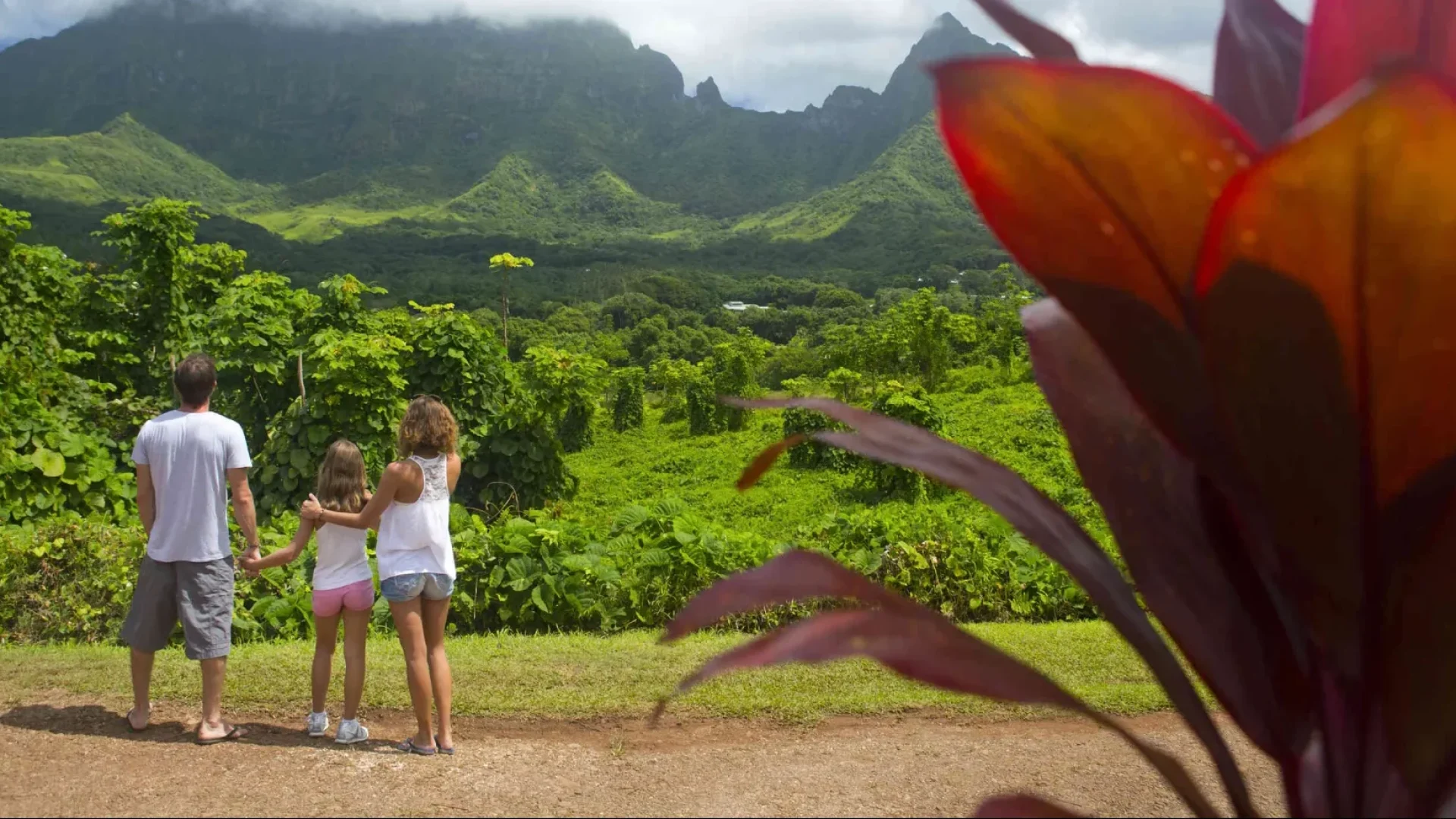 Randonnée en famille à Raiatea © Tahiti Tourisme