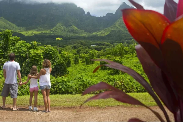 Randonnée en famille à Raiatea © Tahiti Tourisme