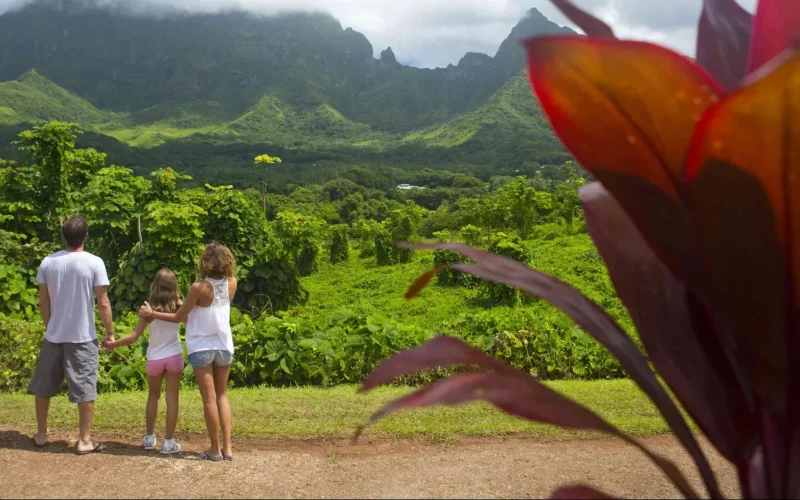 Randonnée en famille à Raiatea © Tahiti Tourisme