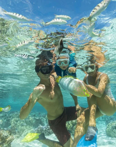 Plongée en famille dans le lagon de Taha'a © Grégoire Le Bacon