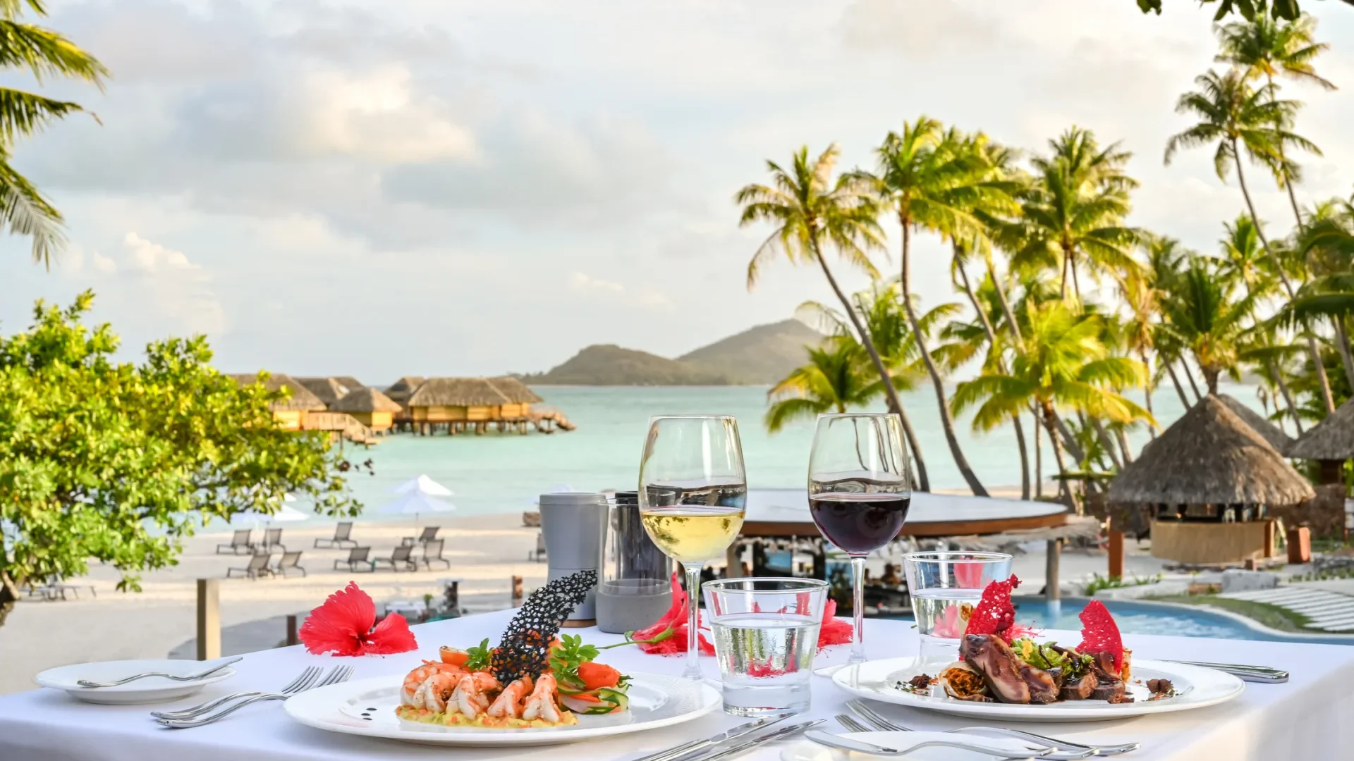 Restaurant gastronomique à Bora Bora ©Stéphane Mailion Photography