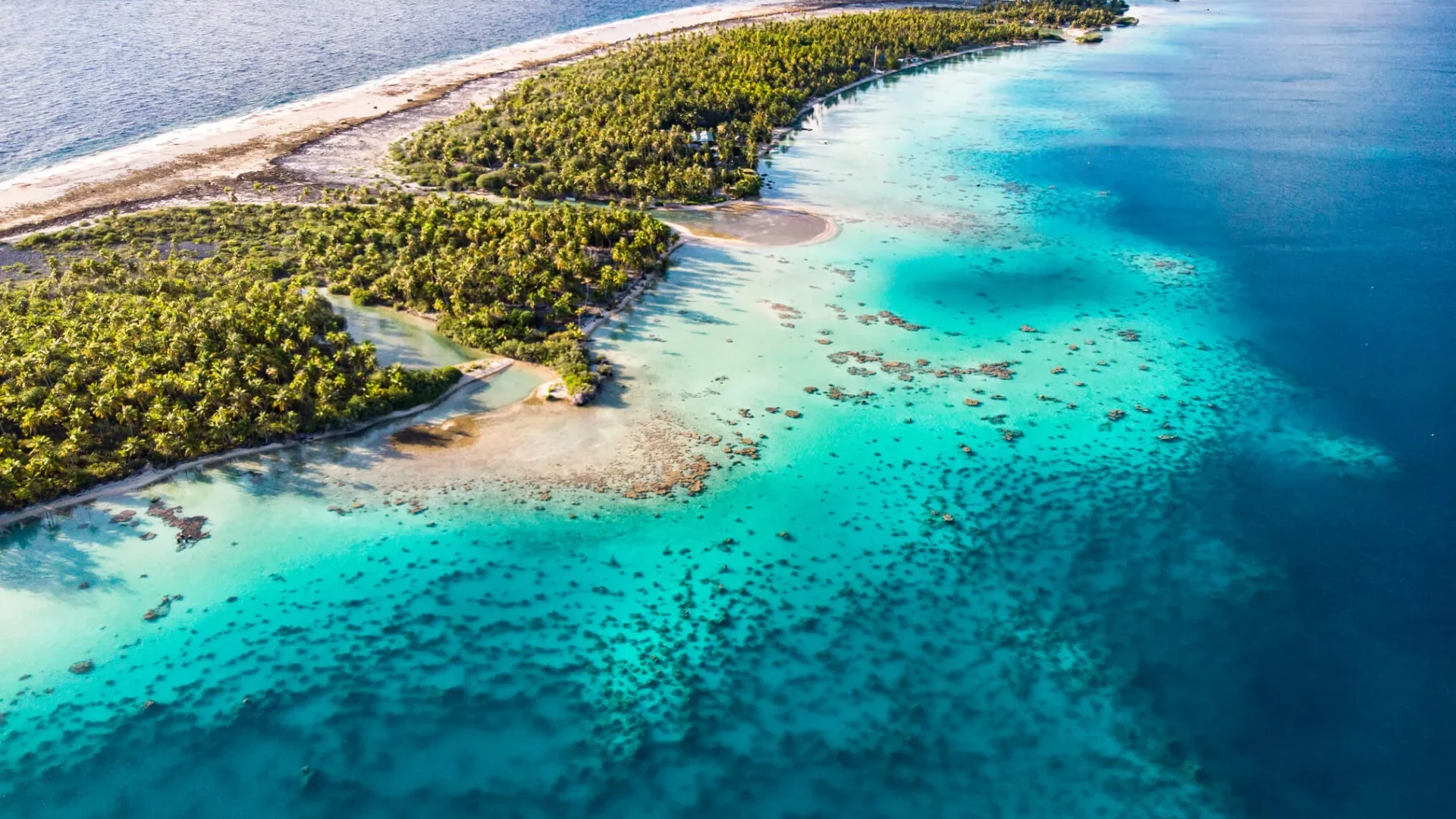 Vue sur lagon à Ahe © Stéphane Mailion Photography