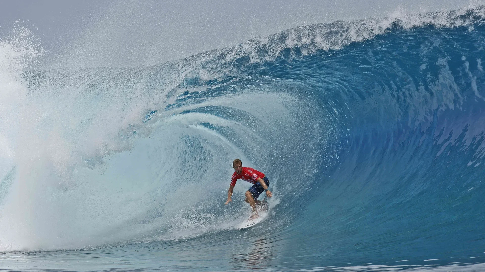 The mythical Teahupo'o wave ©Steve Dickinson