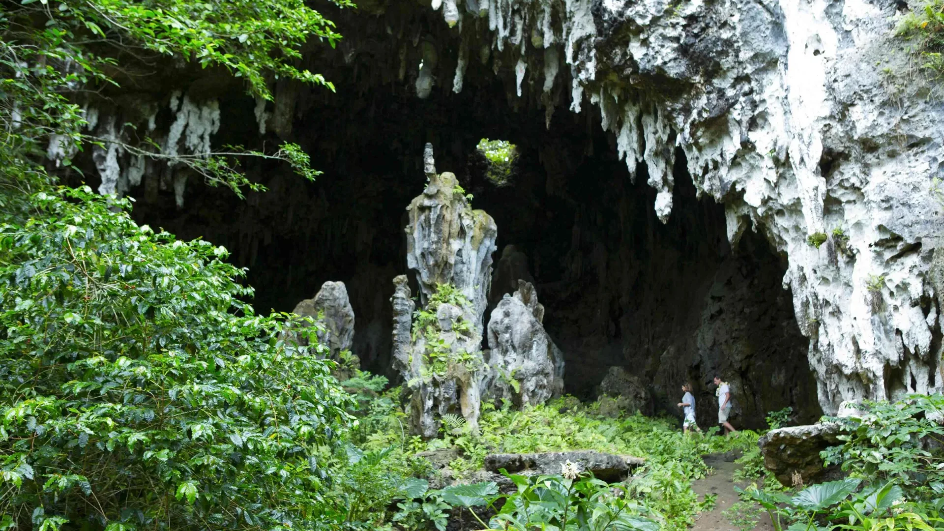 Grotte Ana A'eo à Rurutu © Tahiti Tourisme