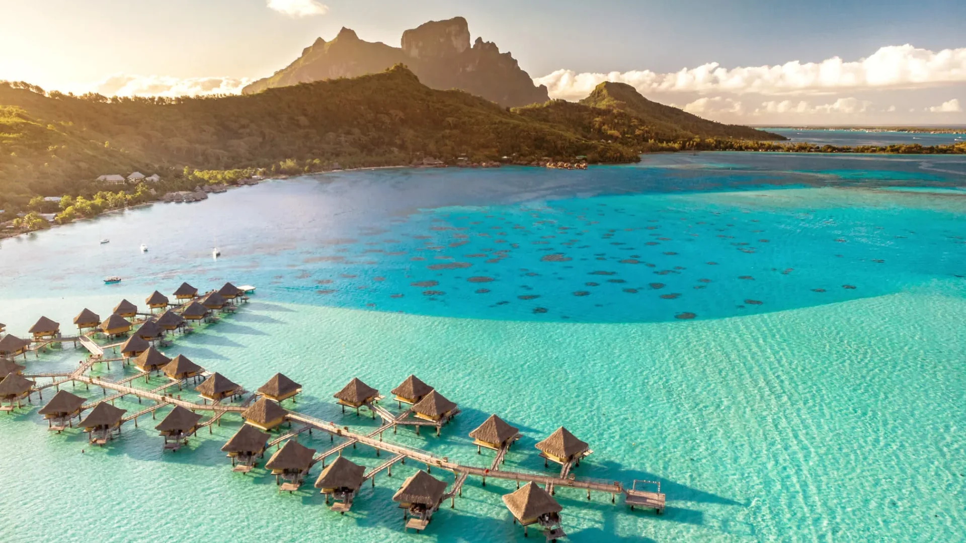 Vue aérienne sur le lagon de Bora Bora © Stéphane Mailion Photography