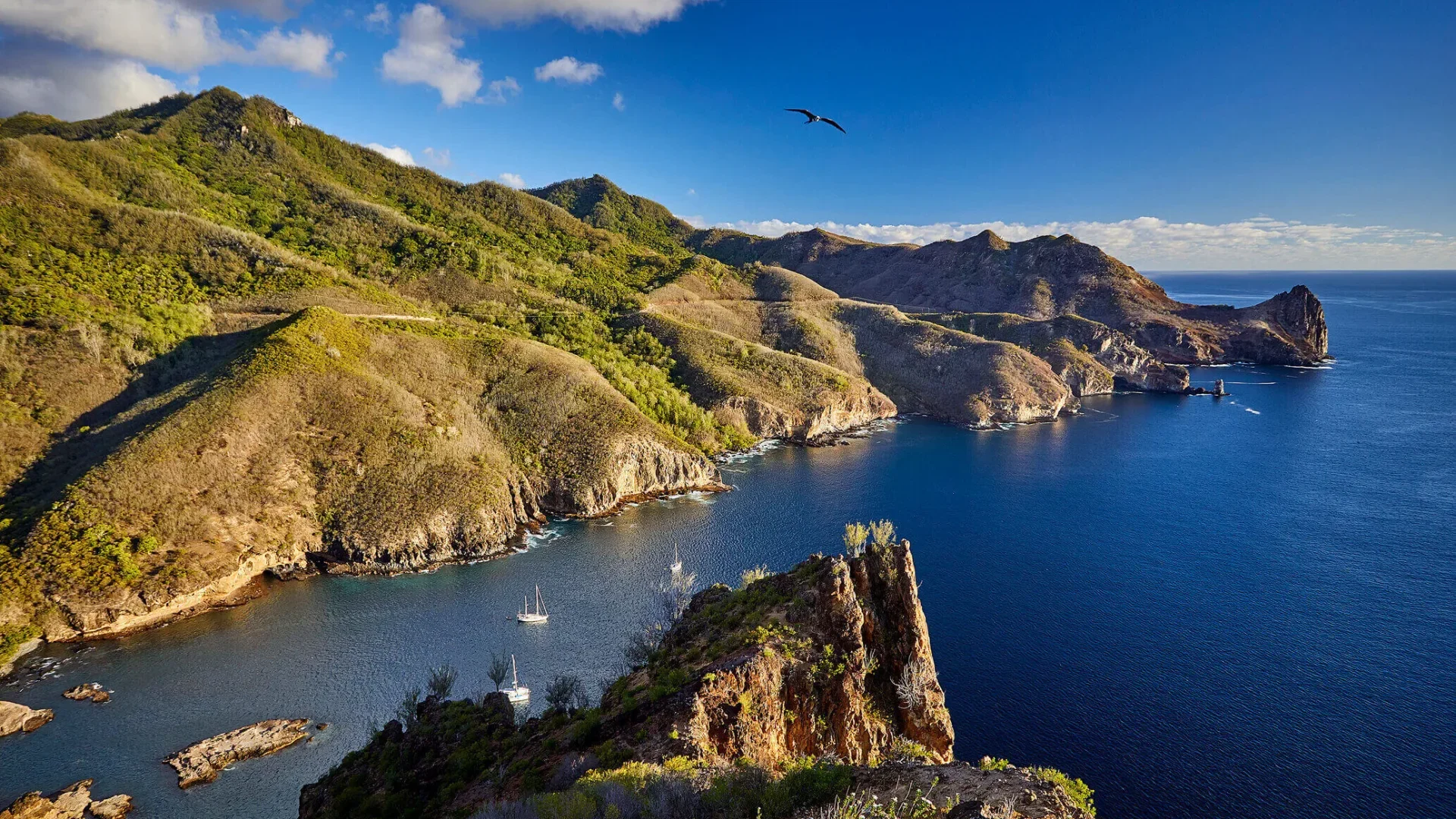 Vue sur Ua Pou, la baie Vaiehu_© Bertrand Duquenne